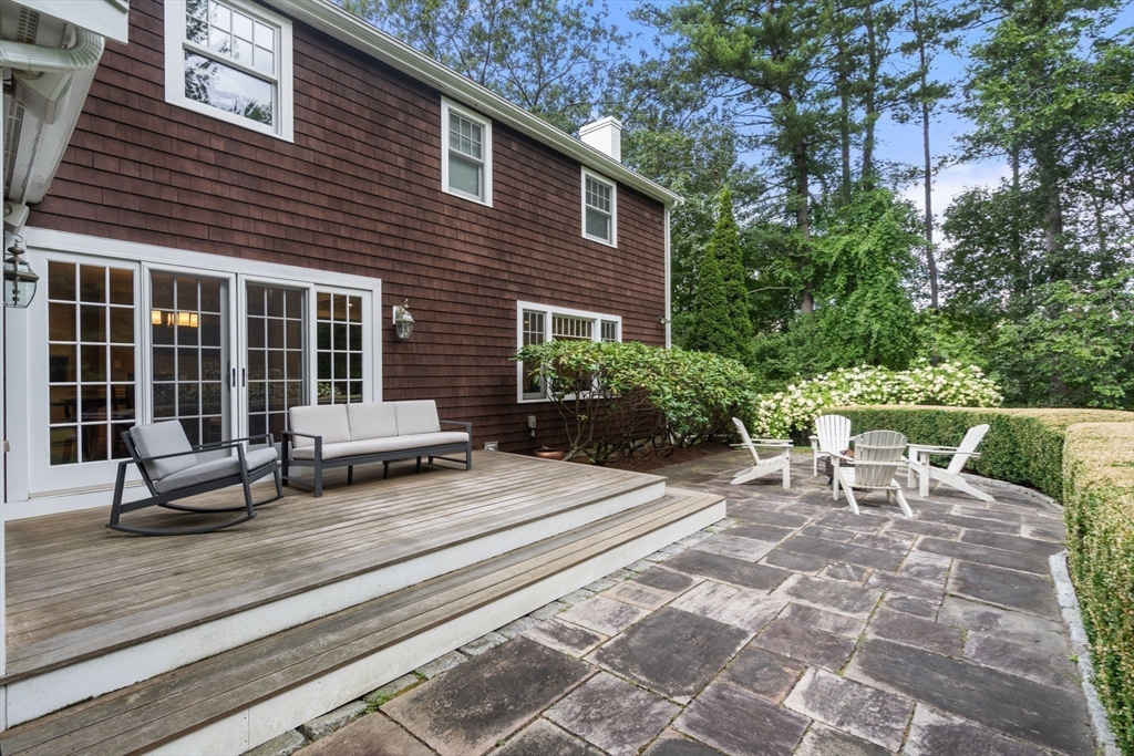 54 Woodchester Dr