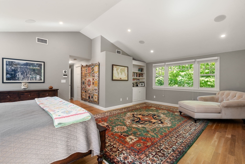 54 Woodchester Dr