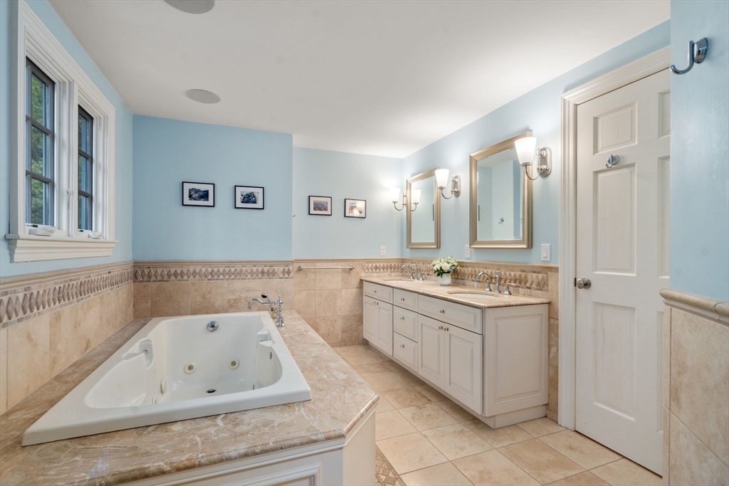 54 Woodchester Dr