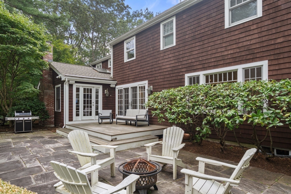 54 Woodchester Dr