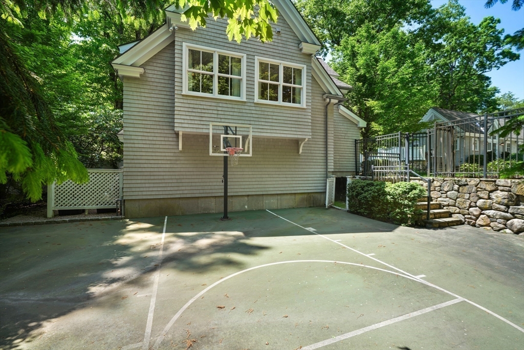 70 Old Farm Rd