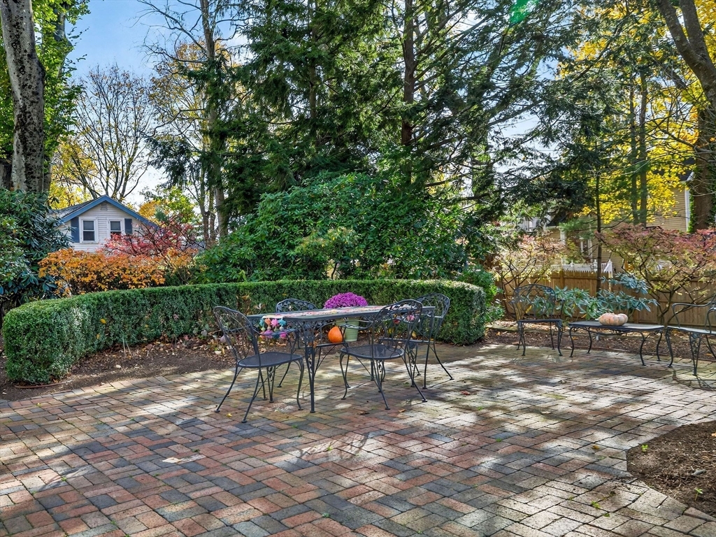 32 Donizetti St