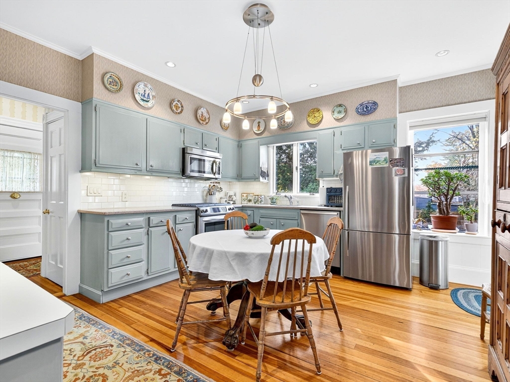 32 Donizetti St