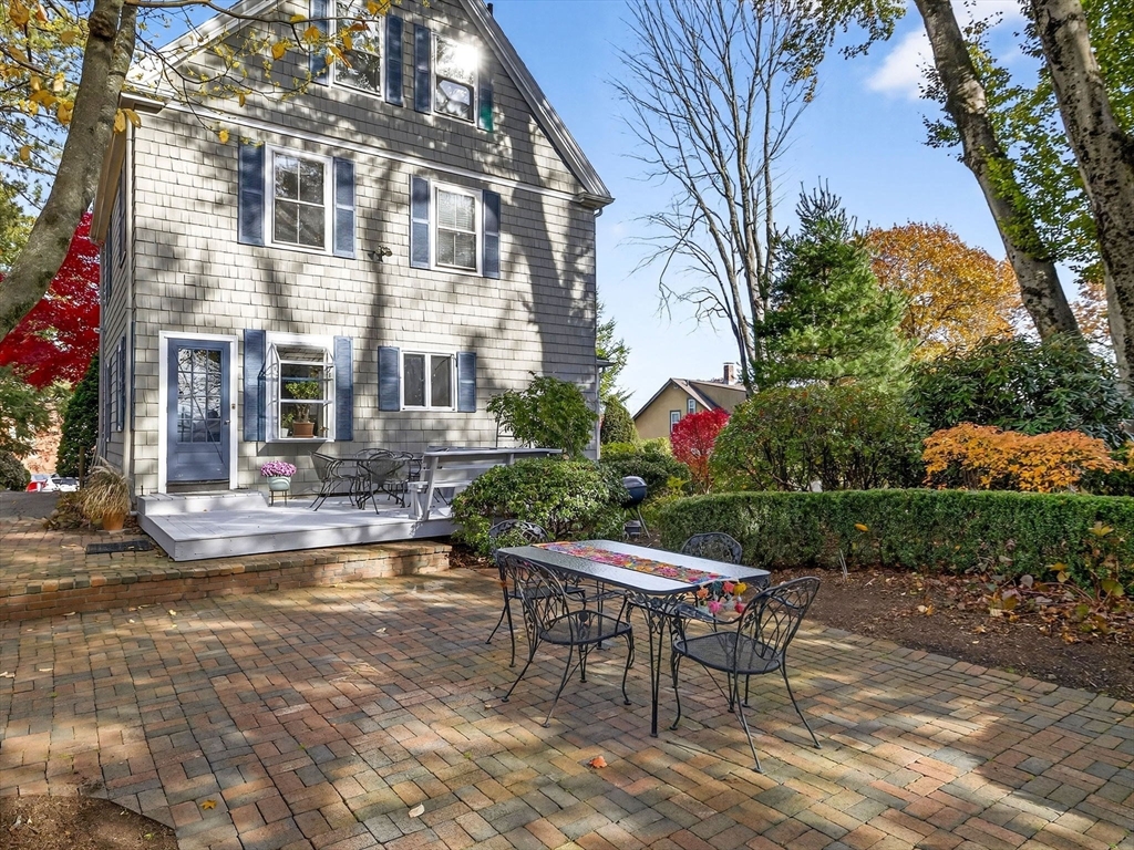 32 Donizetti St
