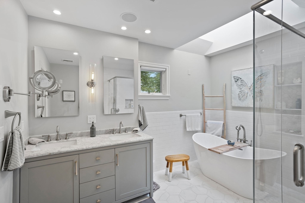 6 Meadowbrook Rd
