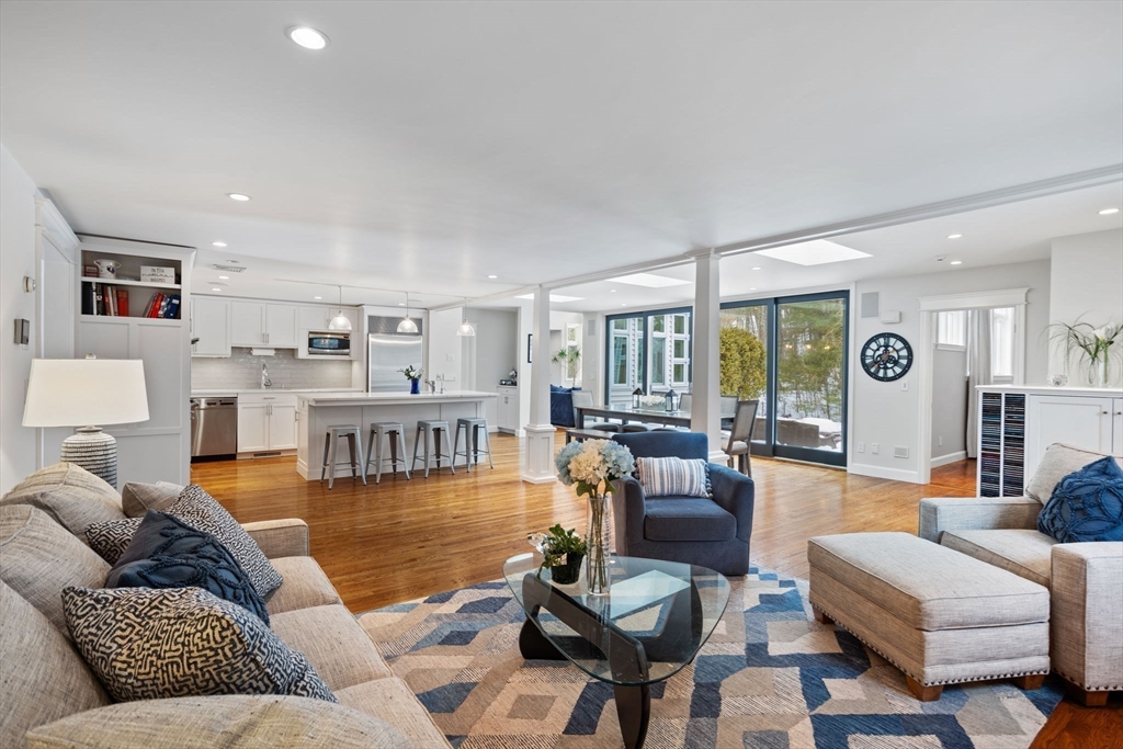 6 Meadowbrook Rd