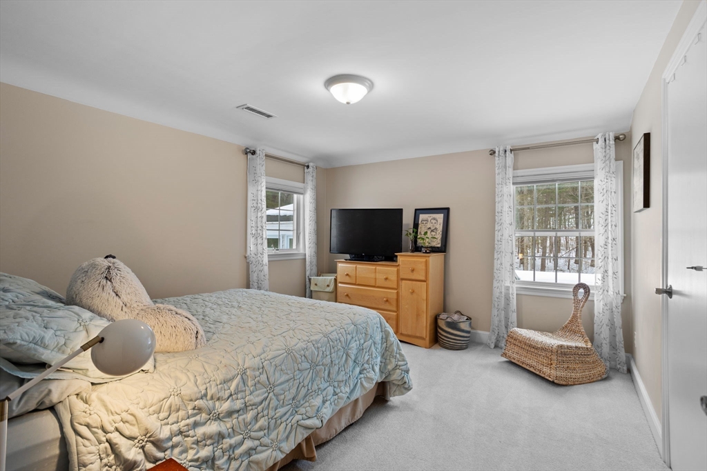 6 Meadowbrook Rd