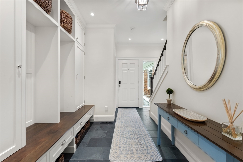 8 Glen Brook Road