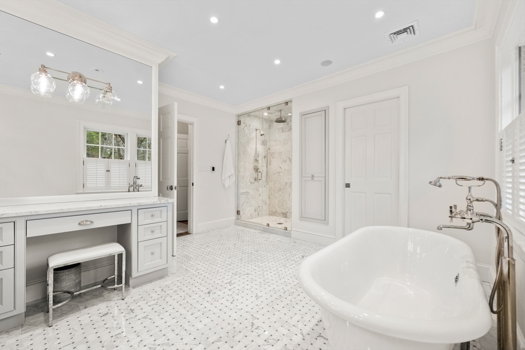 8 Glen Brook Road