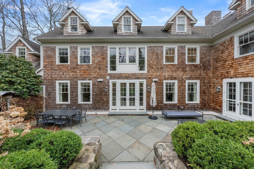 8 Glen Brook Road