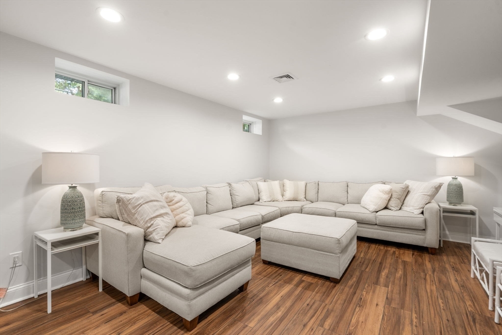 33 Hickory Rd