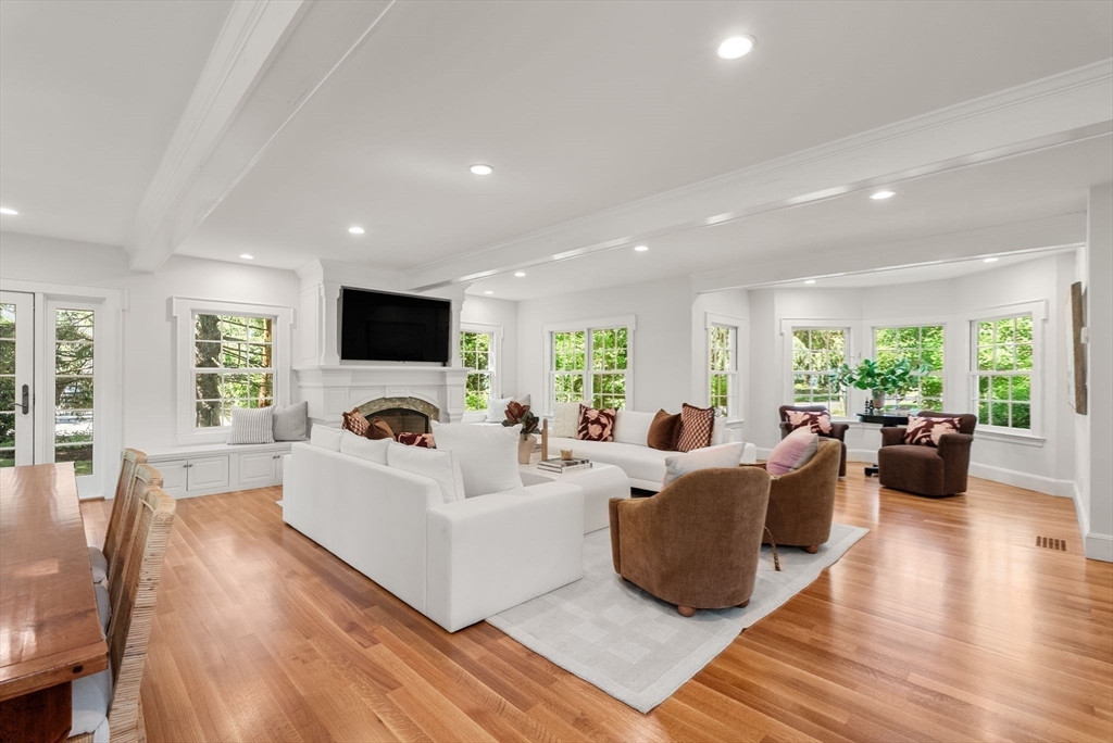 1 Kenilworth Circle