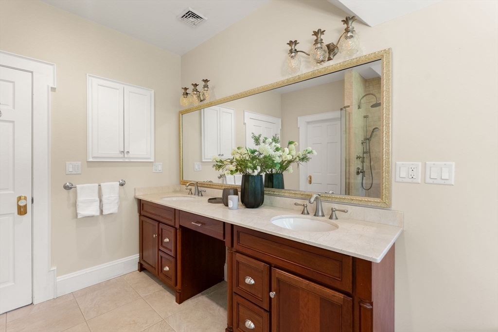 1 Kenilworth Circle