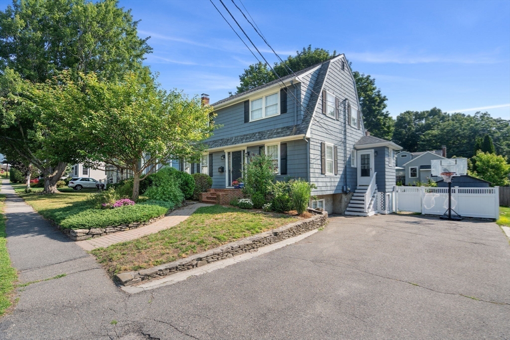 26 Hawthorn Ave