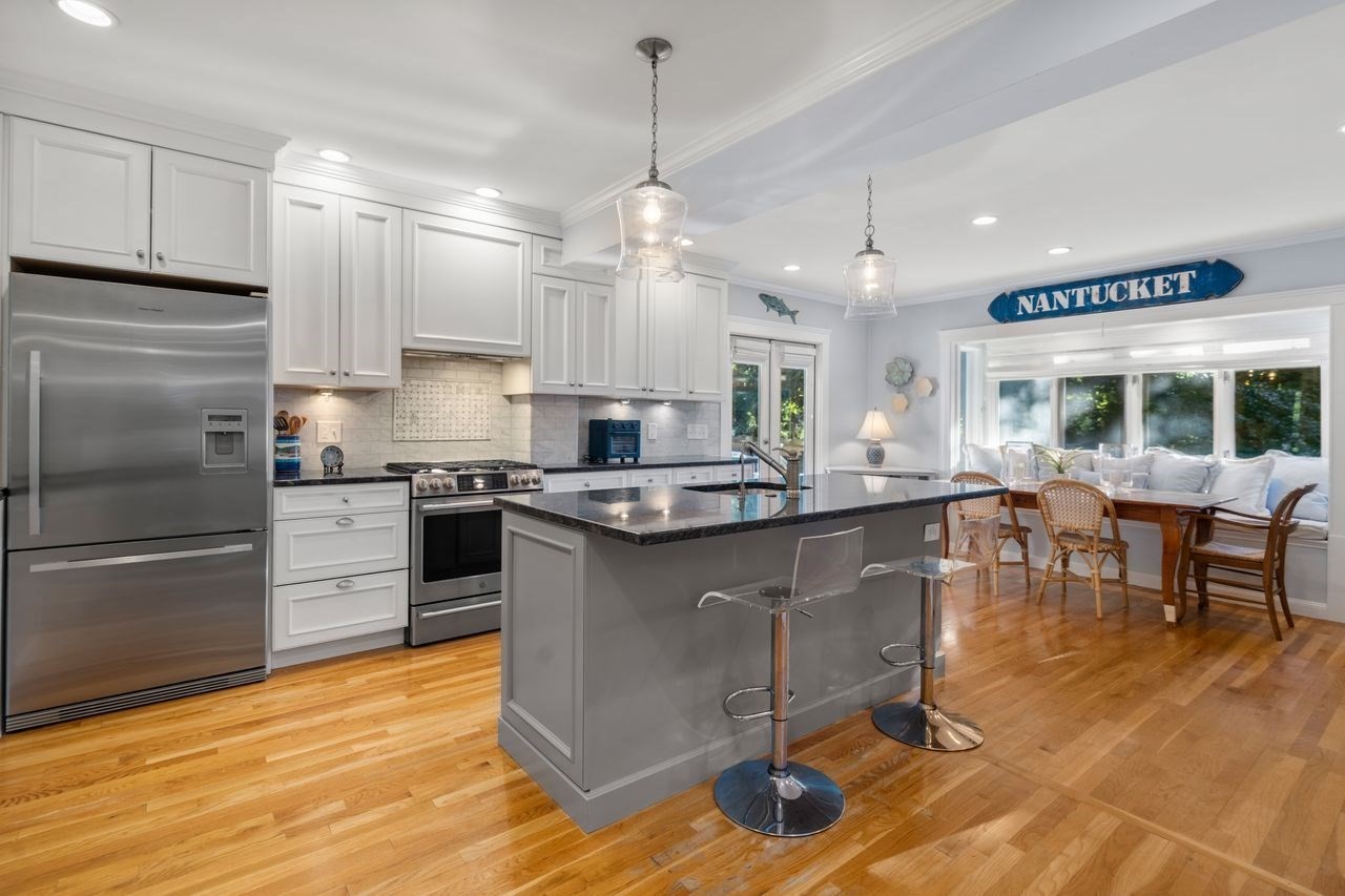 18 Woodlawn Ave