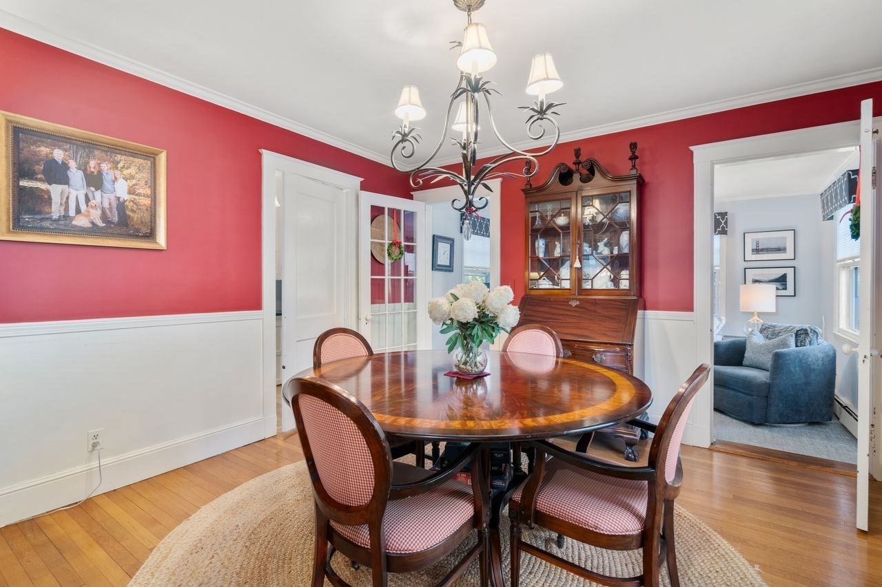 18 Woodlawn Ave