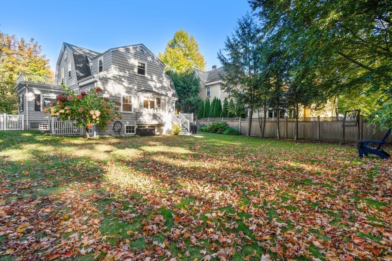 18 Woodlawn Ave