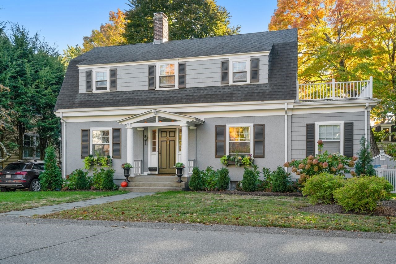 18 Woodlawn Ave