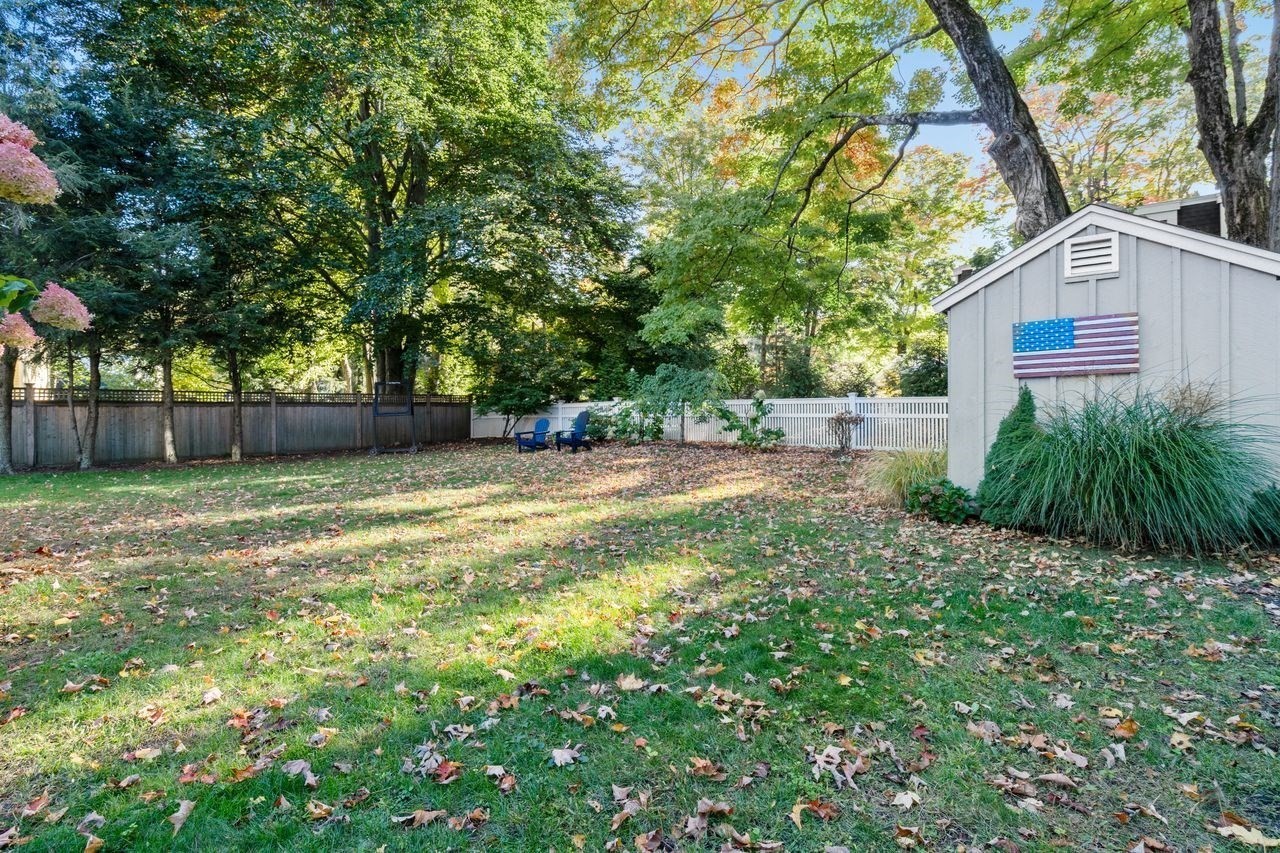 18 Woodlawn Ave