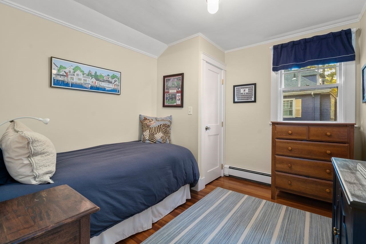 18 Woodlawn Ave