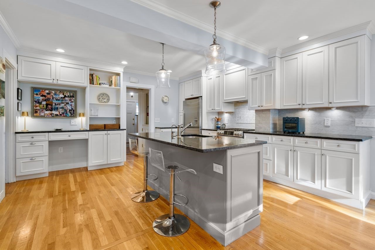 18 Woodlawn Ave