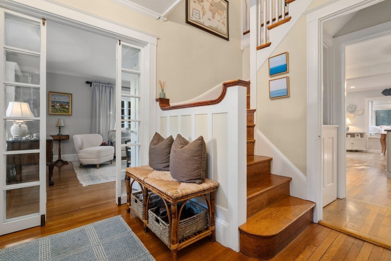 18 Woodlawn Ave