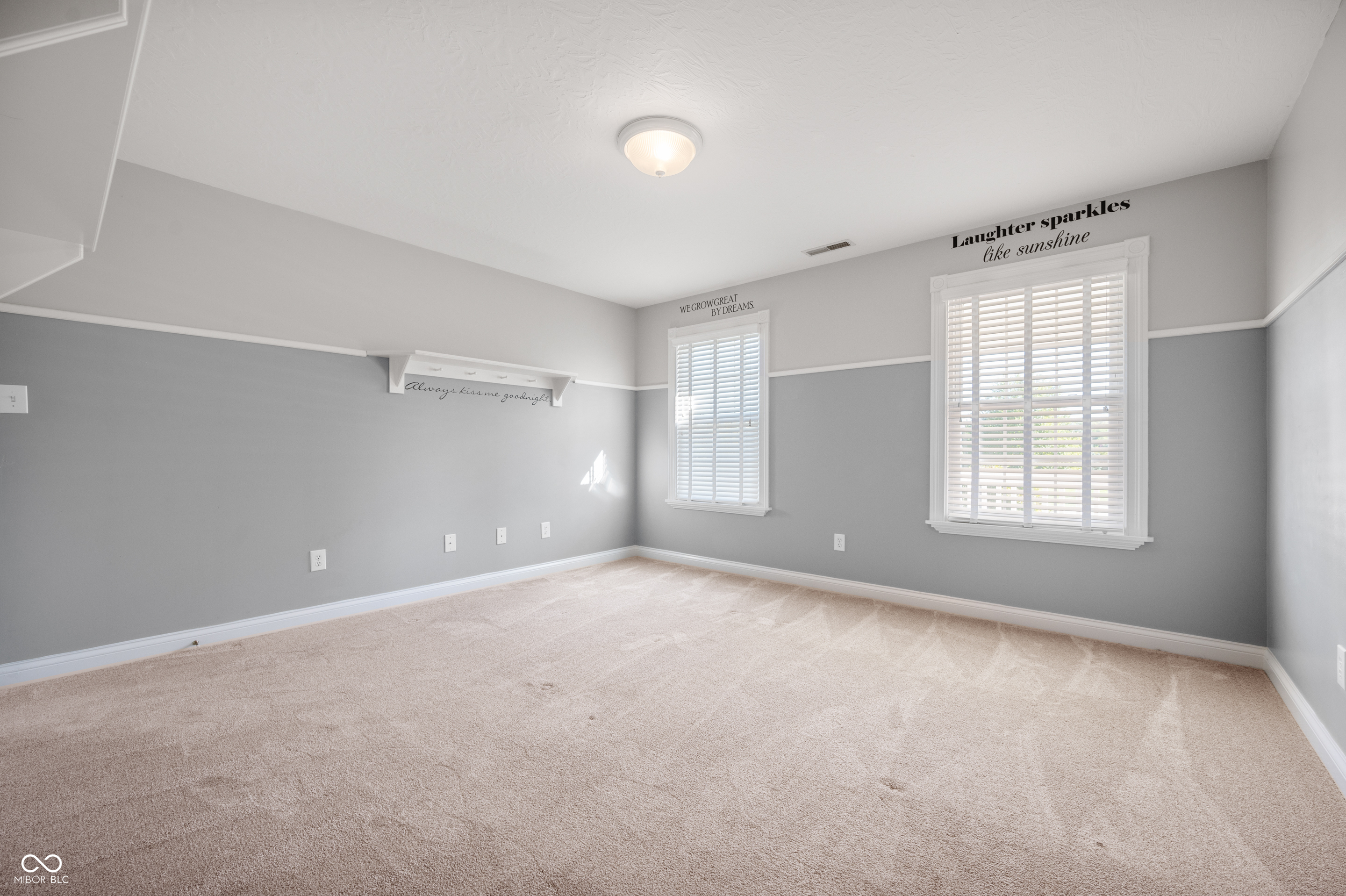 4176 N 625 W