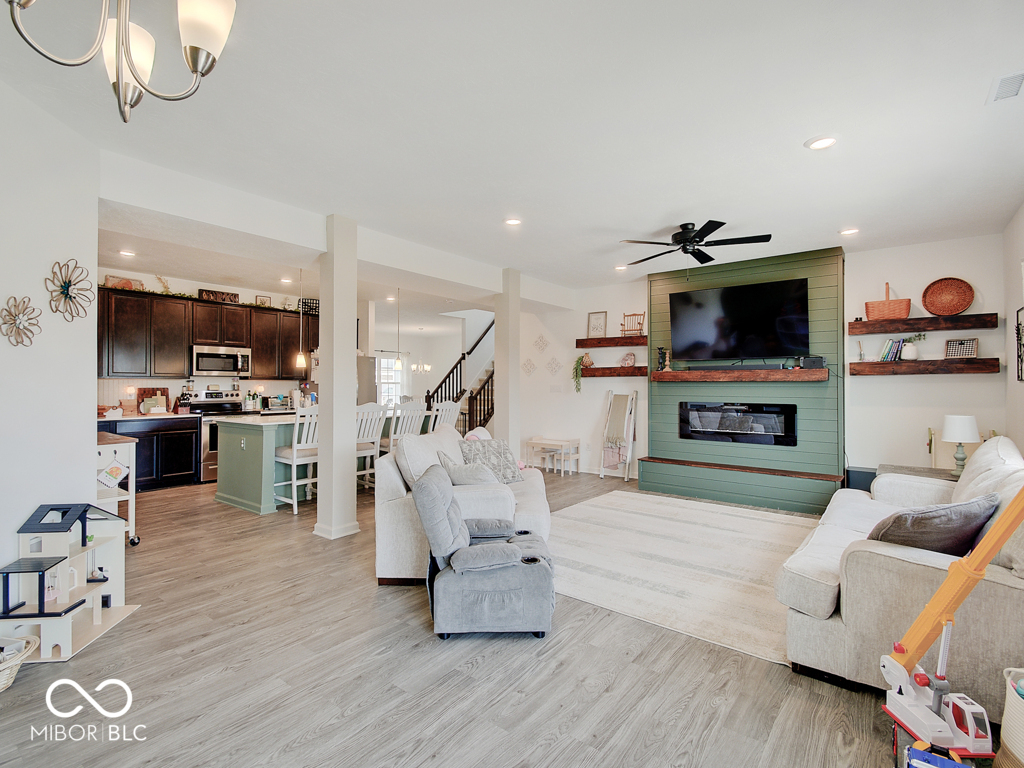1453 Bigleaf Drive