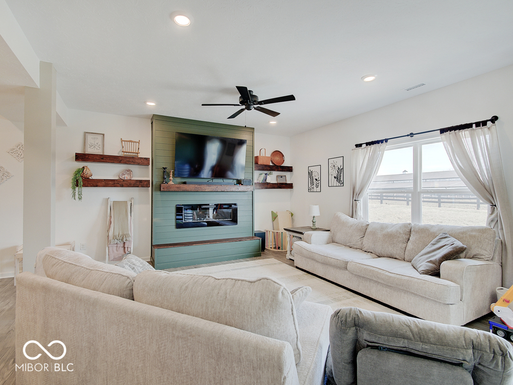 1453 Bigleaf Drive
