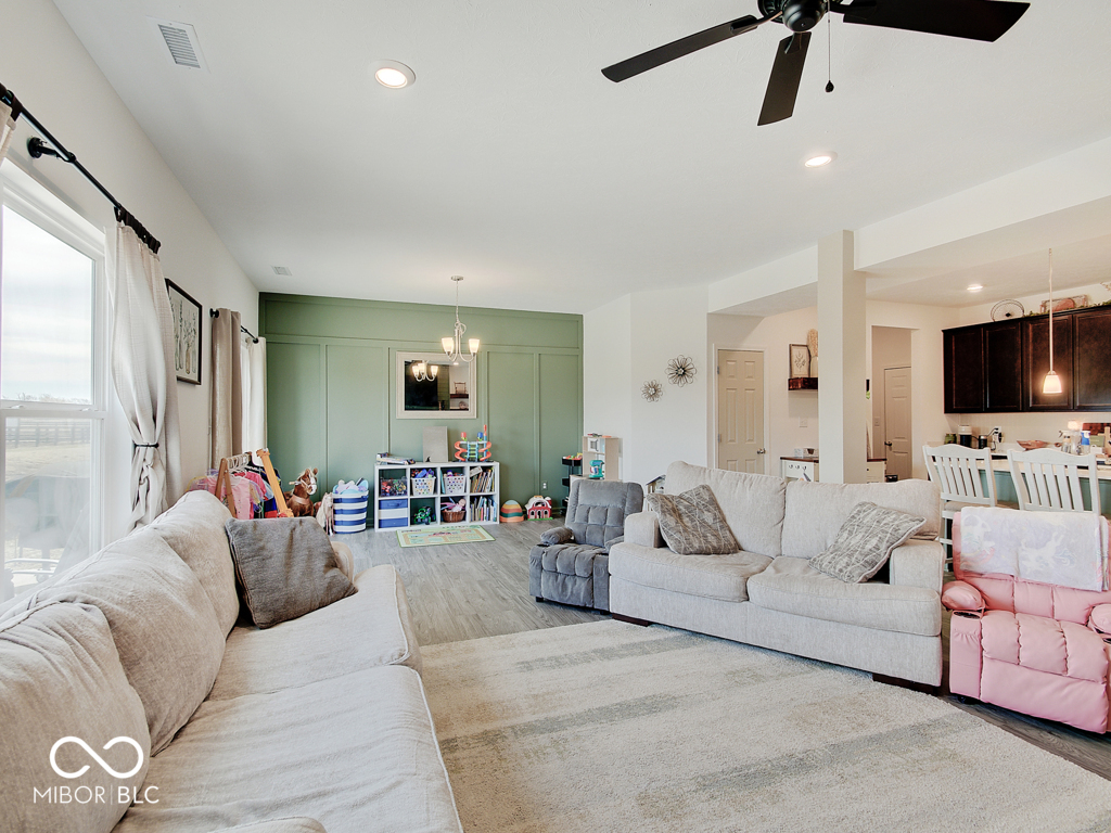 1453 Bigleaf Drive