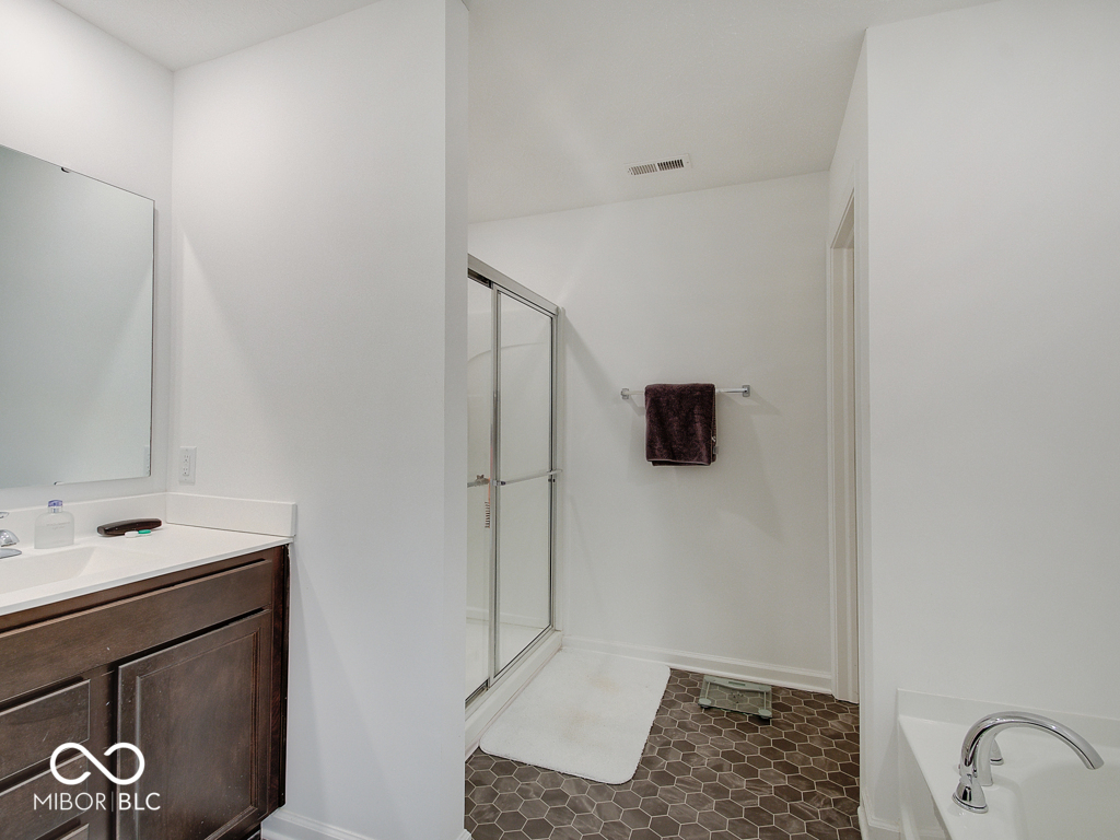 1453 Bigleaf Drive