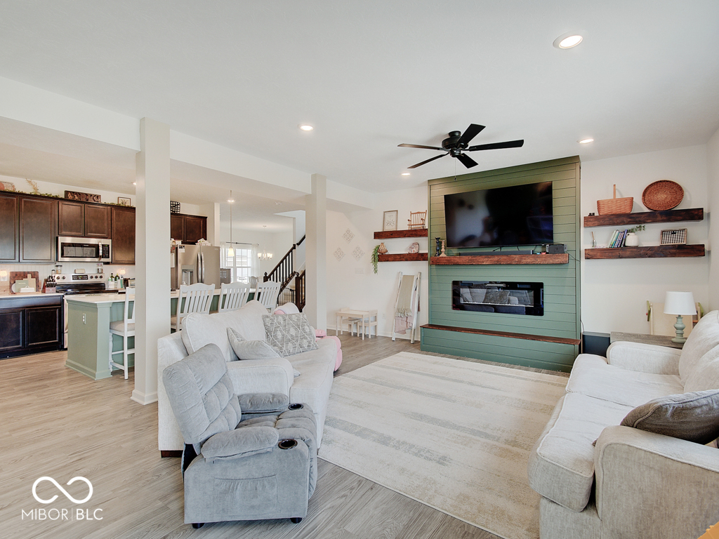 1453 Bigleaf Drive