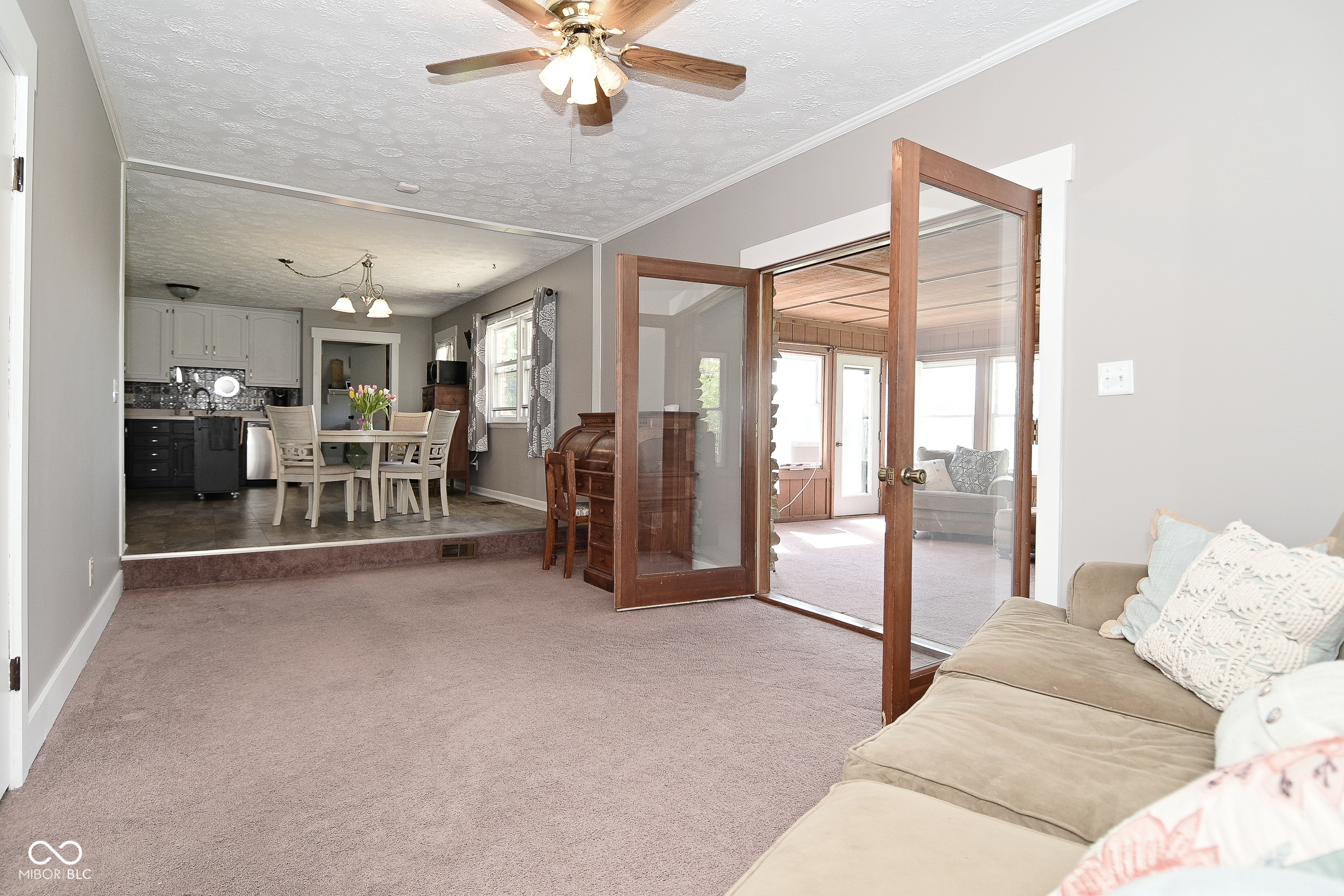 5693 W Walnut Street