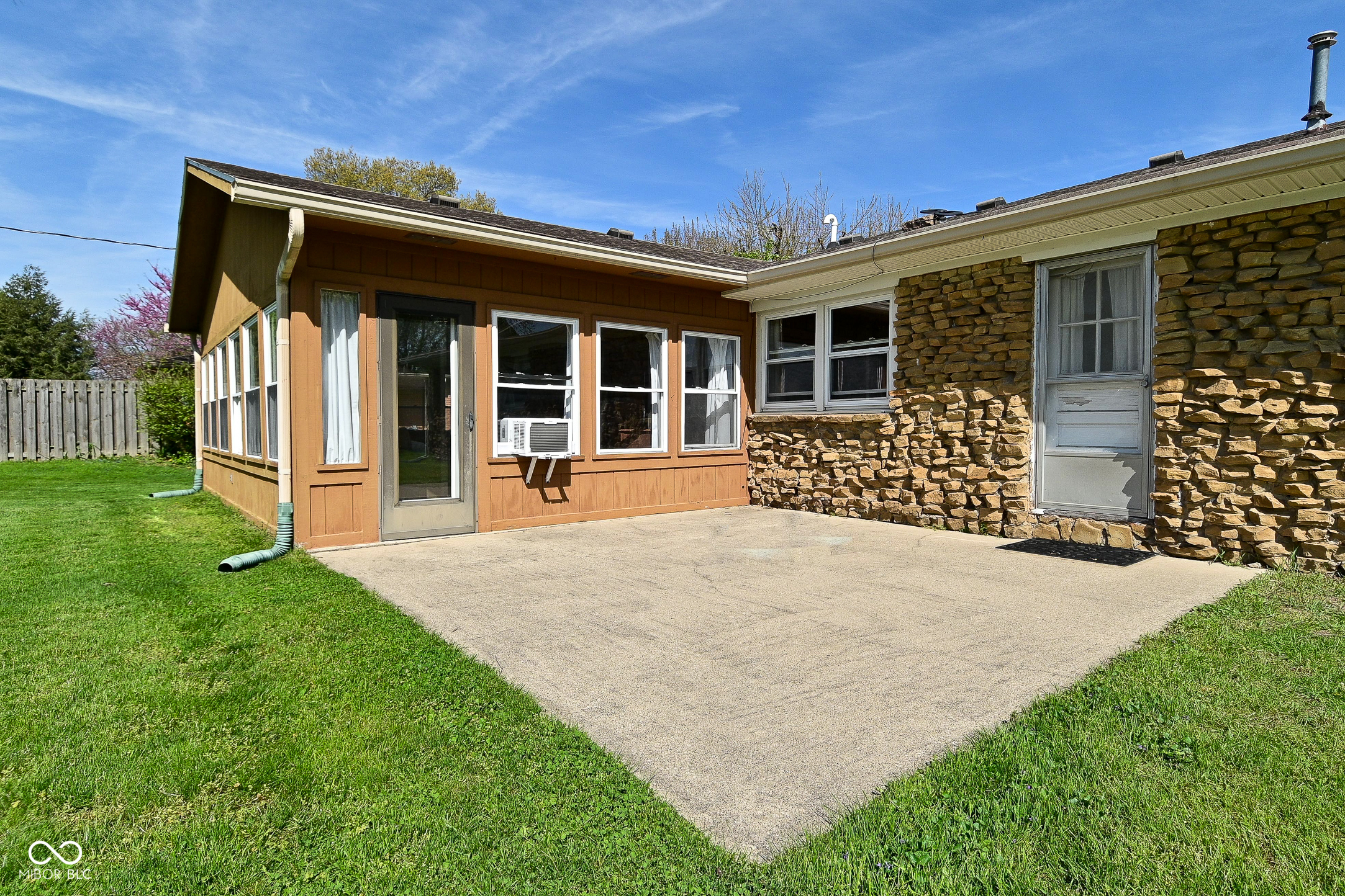 5693 W Walnut Street