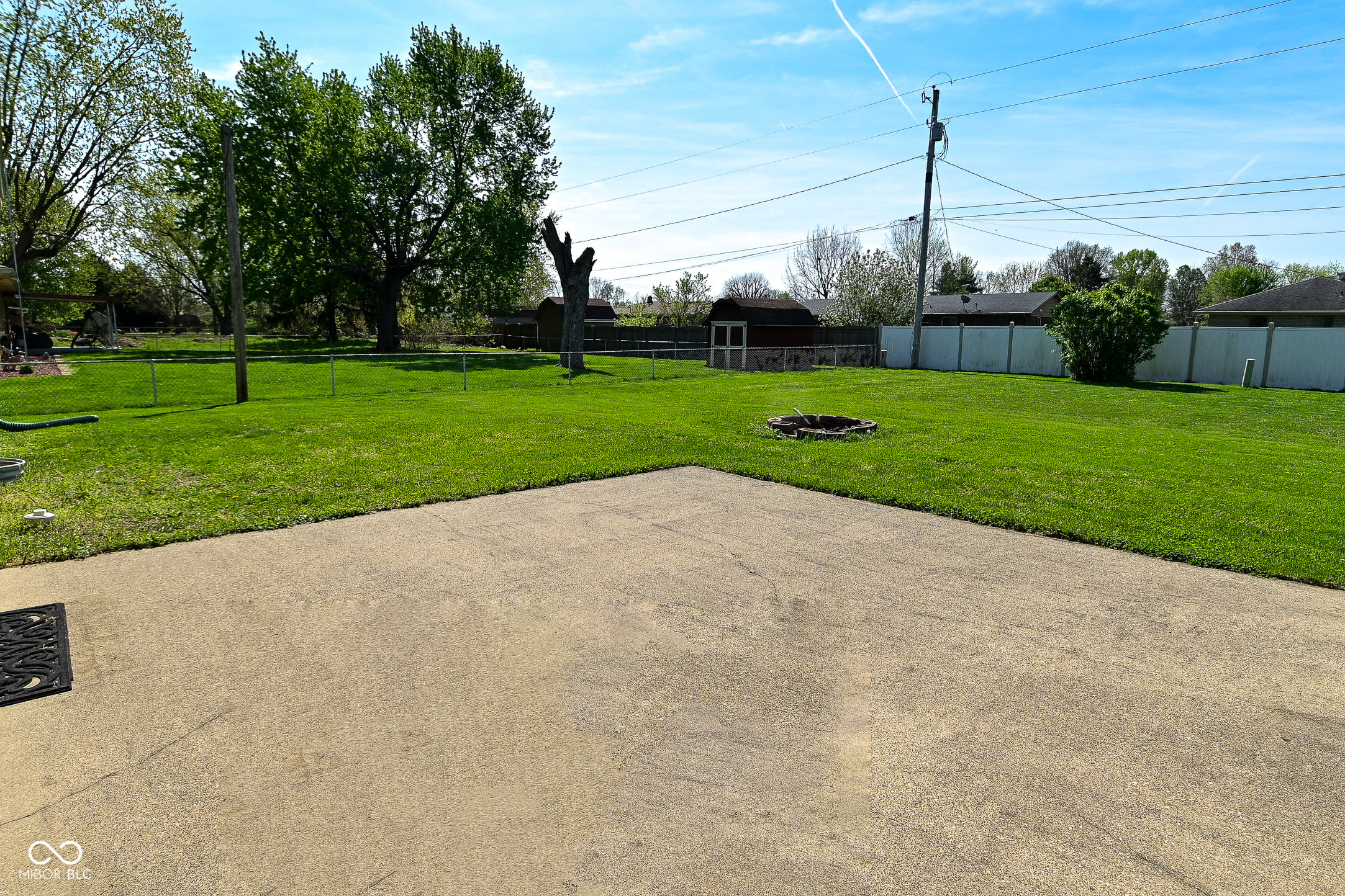5693 W Walnut Street
