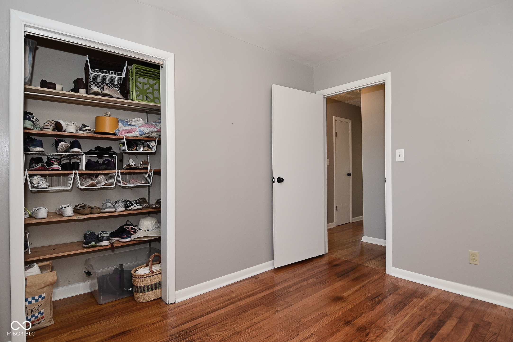5693 W Walnut Street