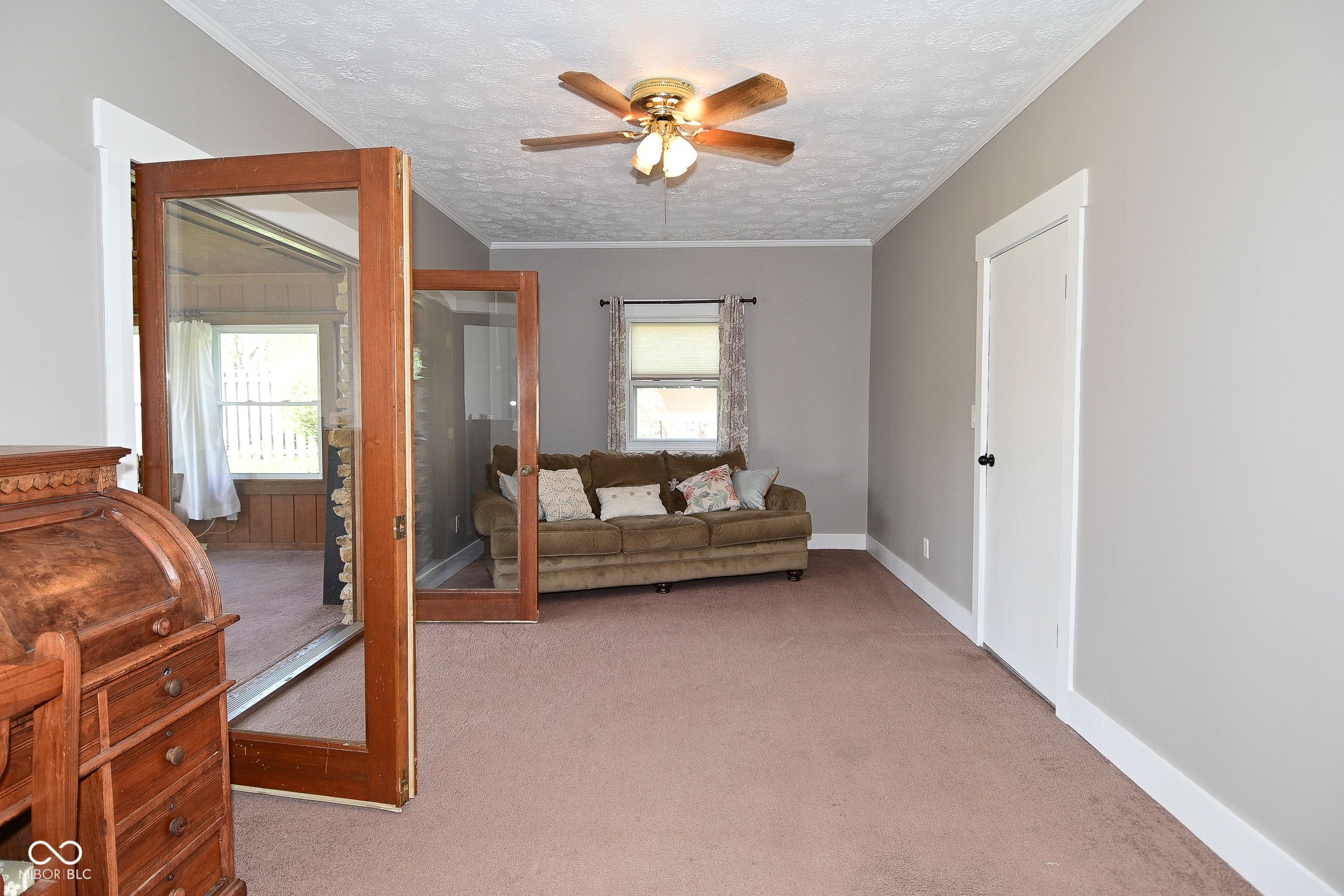 5693 W Walnut Street