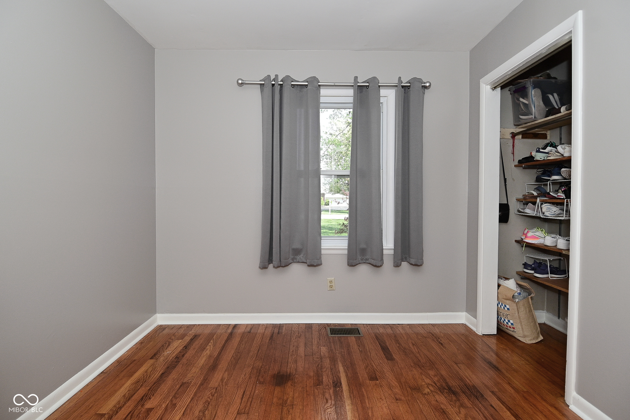 5693 W Walnut Street