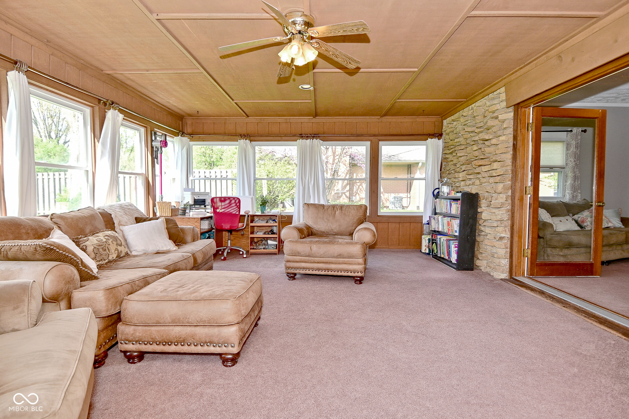 5693 W Walnut Street