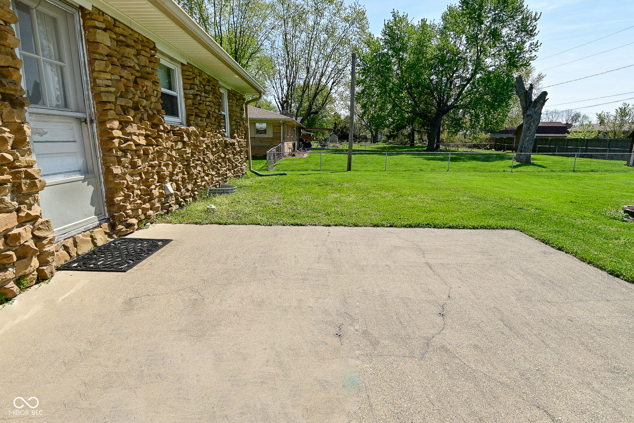 5693 W Walnut Street