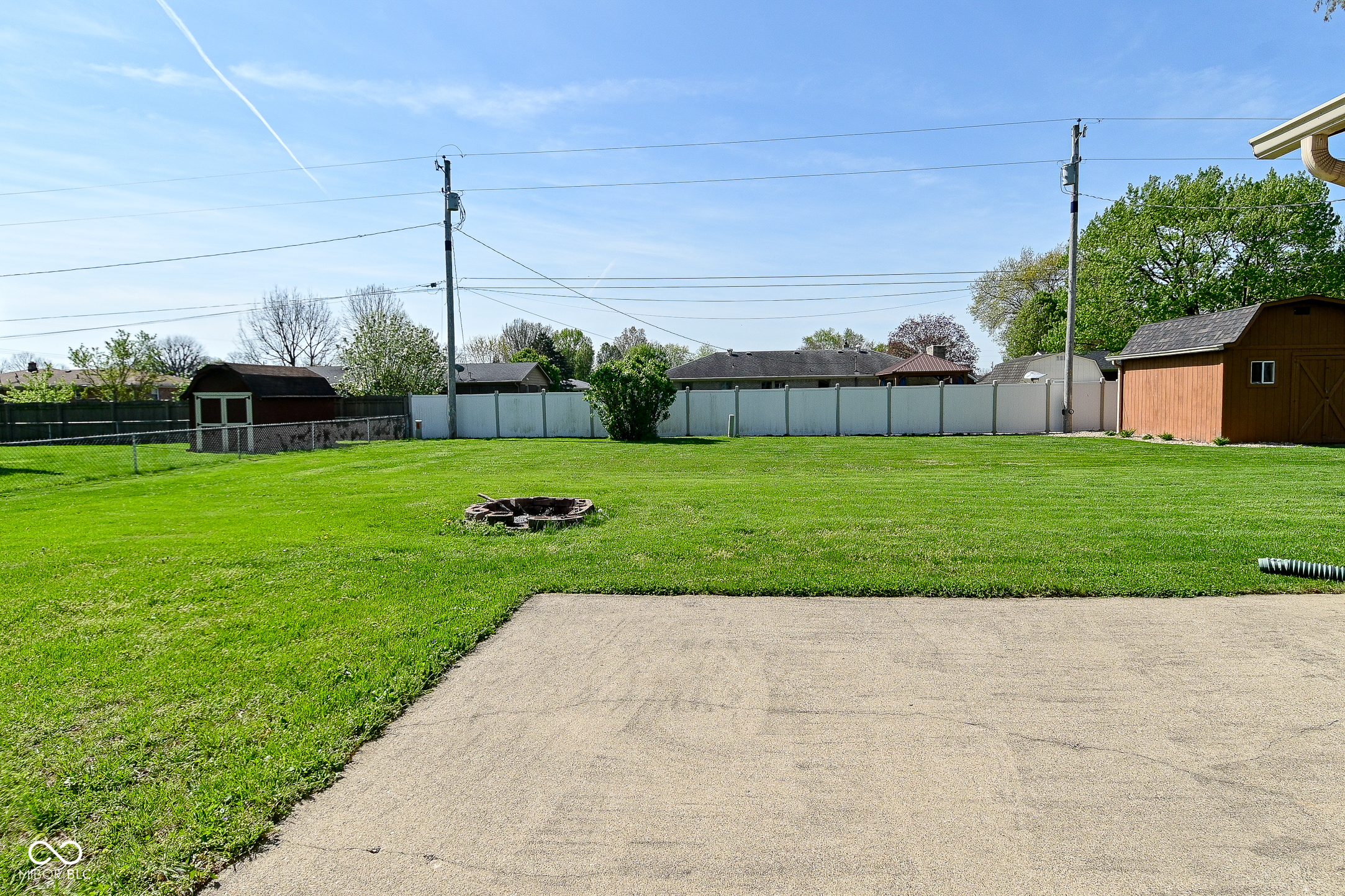 5693 W Walnut Street
