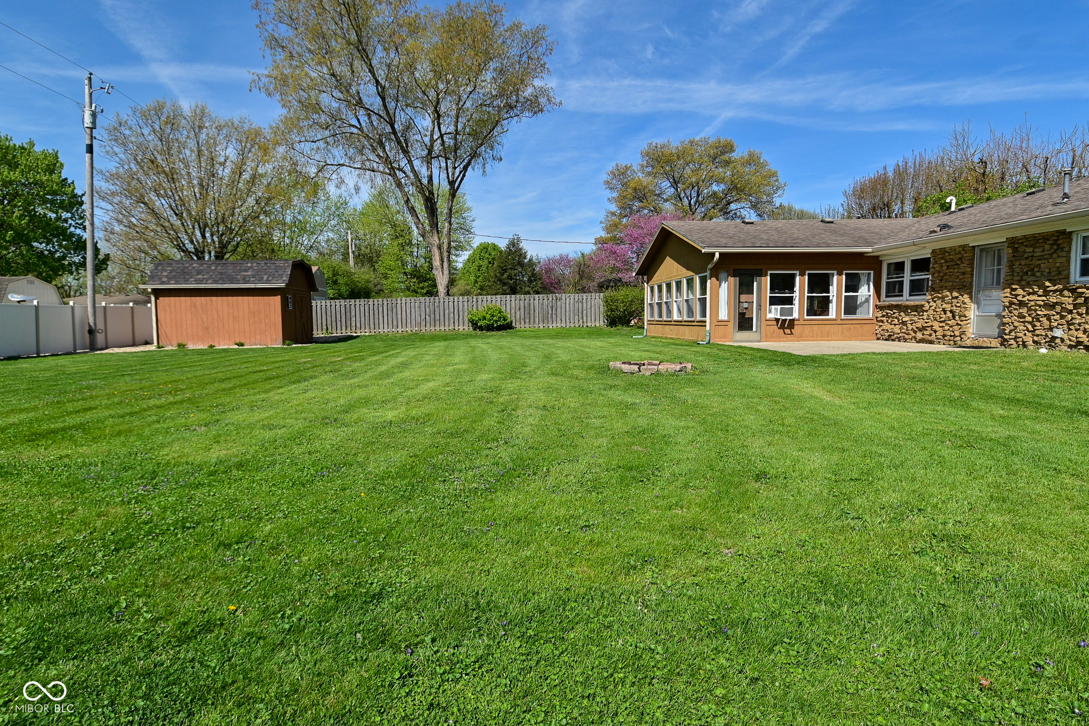 5693 W Walnut Street