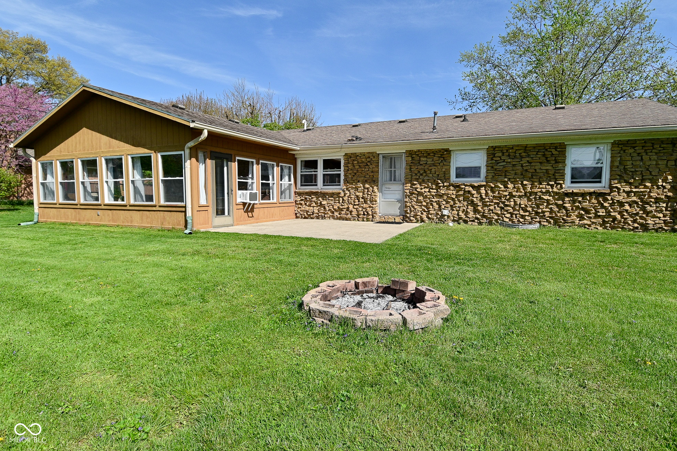 5693 W Walnut Street