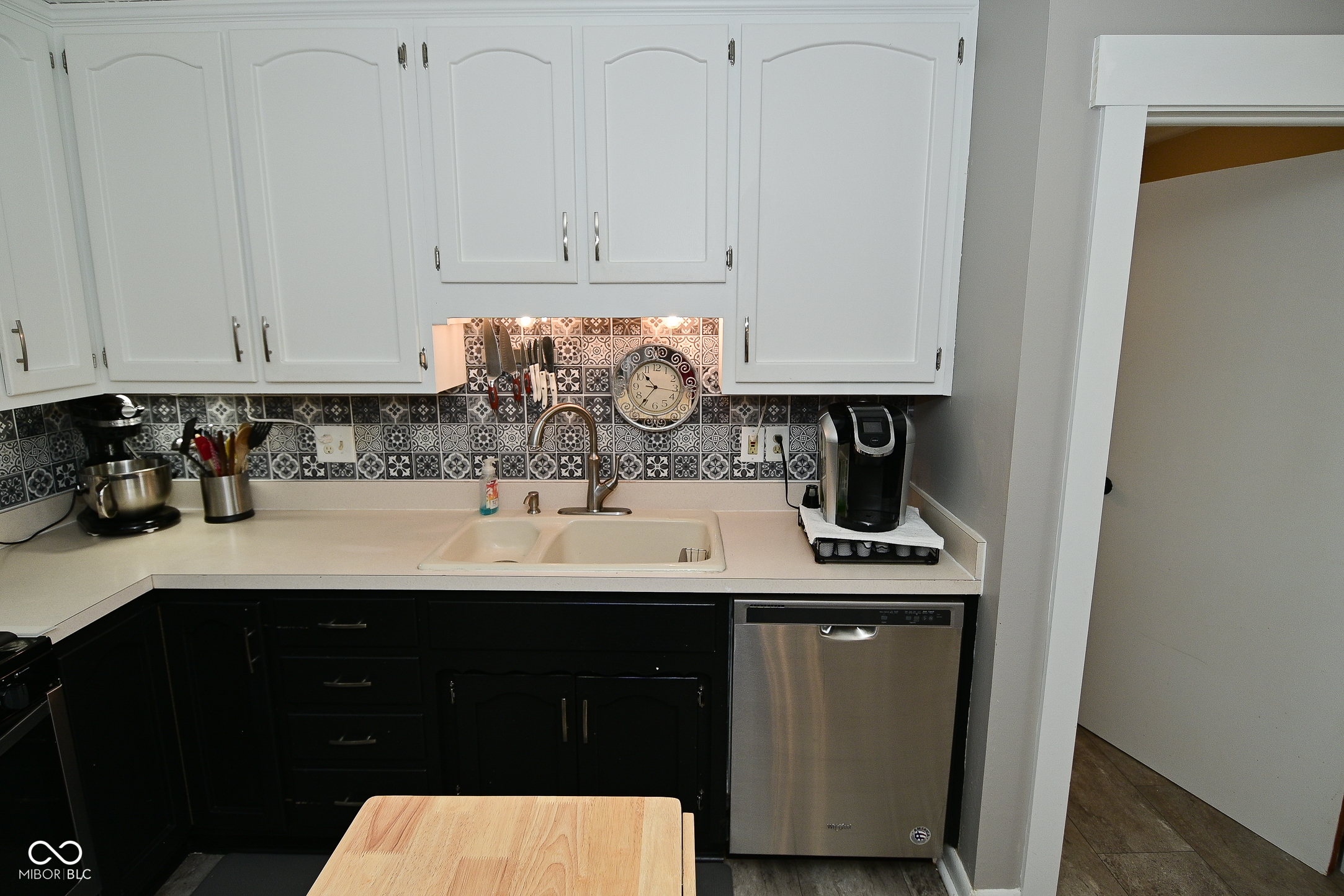 5693 W Walnut Street