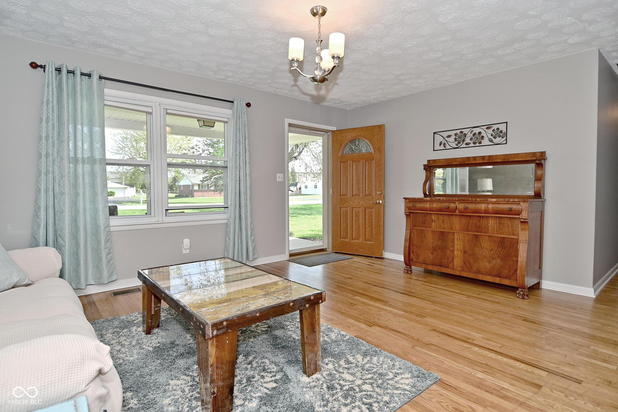 5693 W Walnut Street