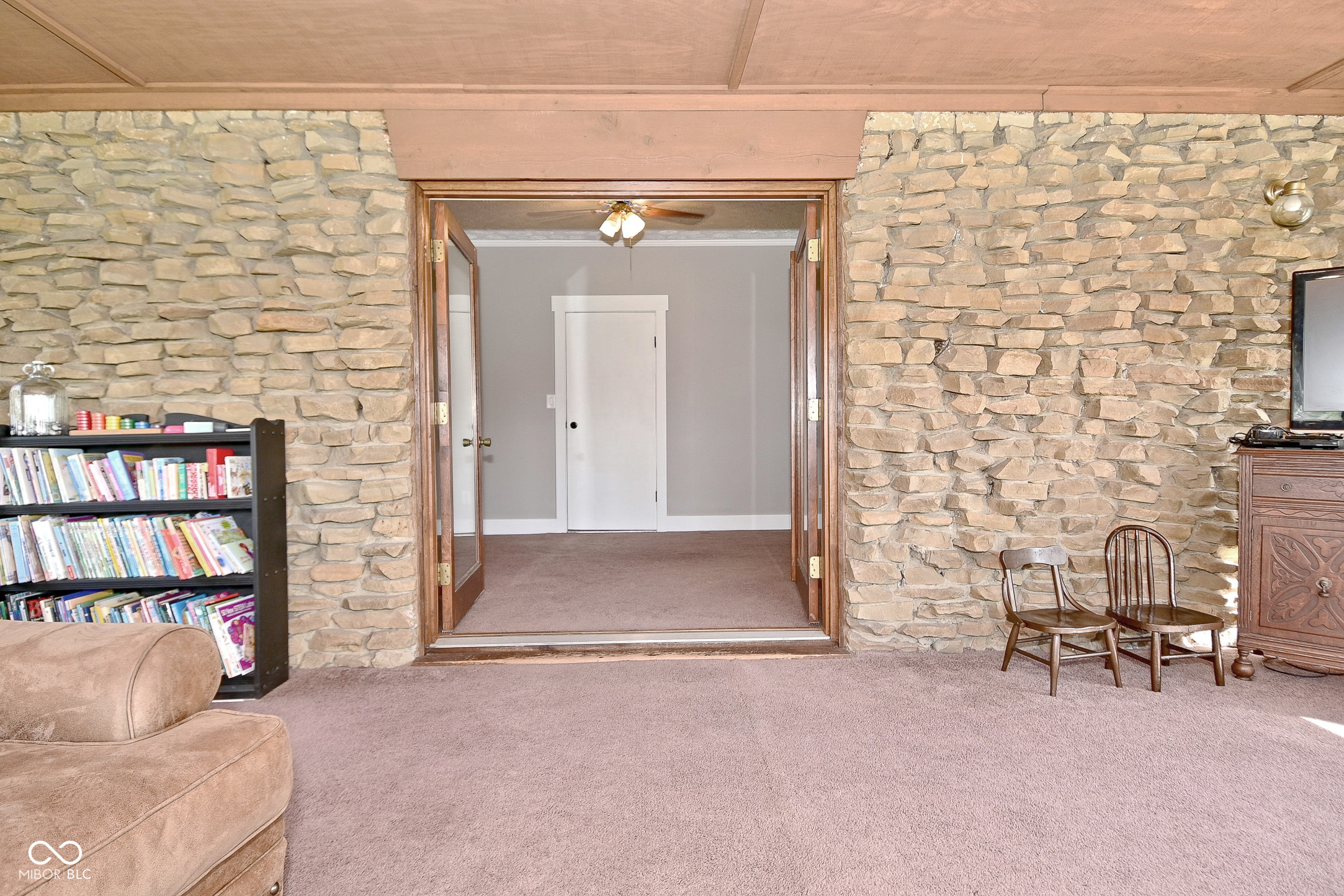 5693 W Walnut Street