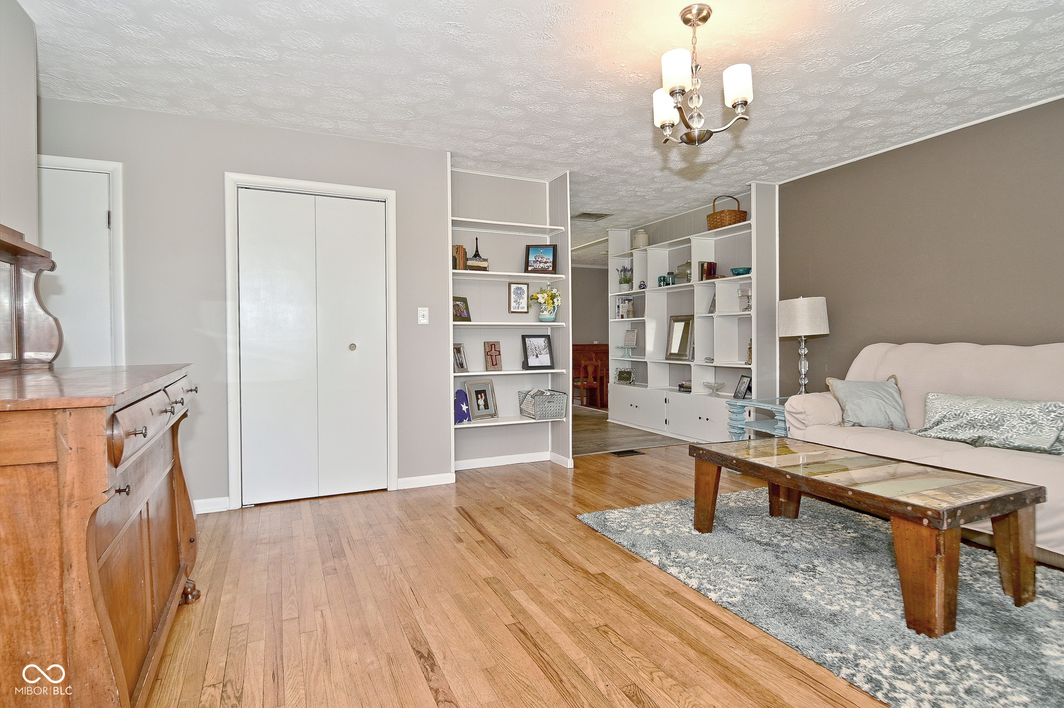 5693 W Walnut Street