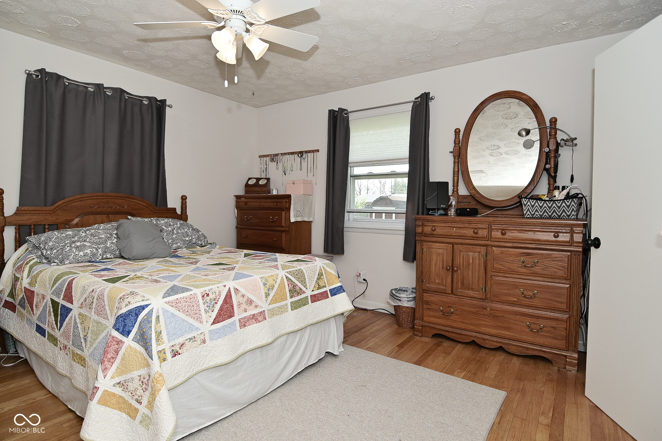5693 W Walnut Street