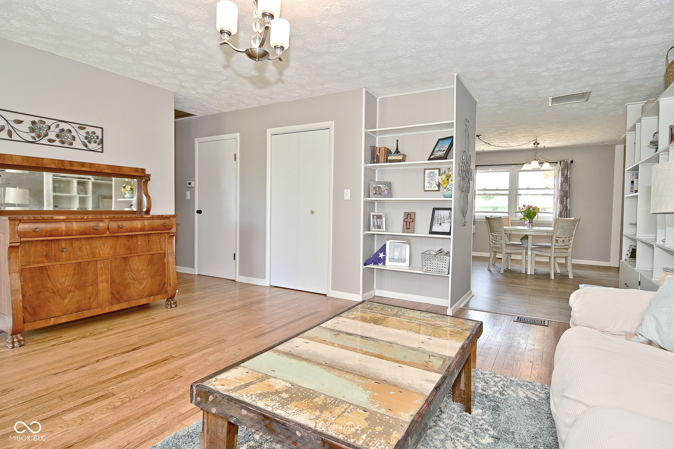 5693 W Walnut Street