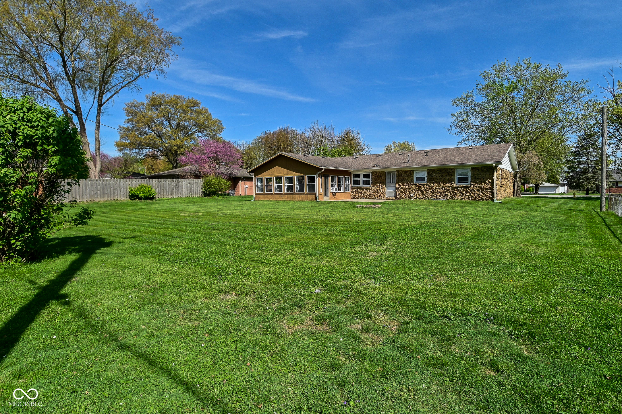 5693 W Walnut Street